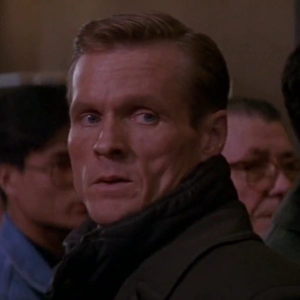 Stuart (William Sadler
